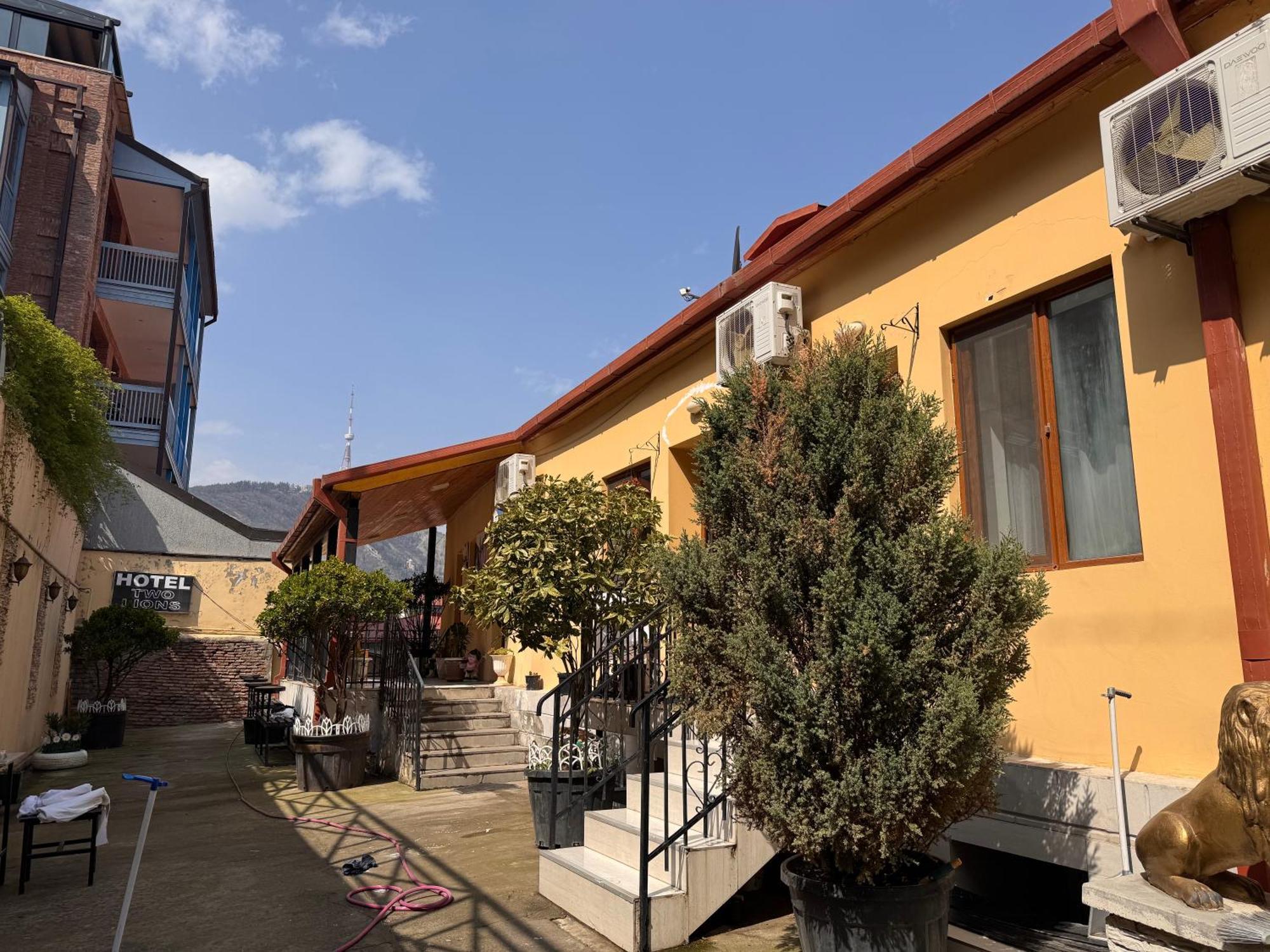 Two Lions Hotel 第比利斯 外观 照片